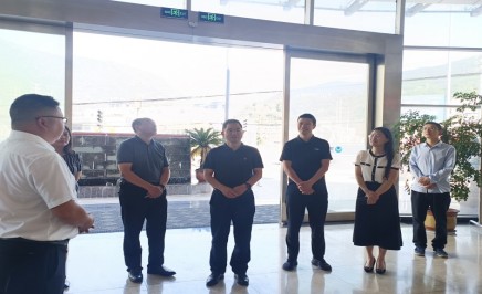 市人大常委会副主任罗显泽一行莅临华峰物流 调研基层社会治理和人大代表联络点工作